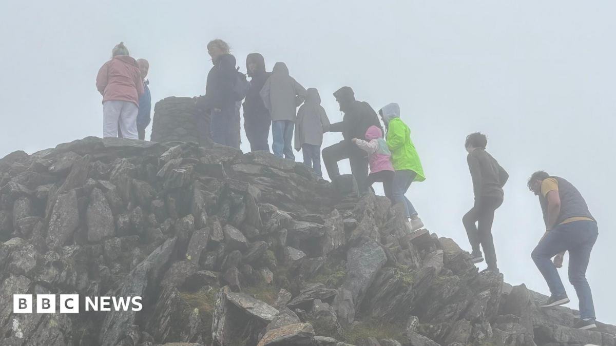 'Selfish' mountaintop selfies face criticism from queuing crowds