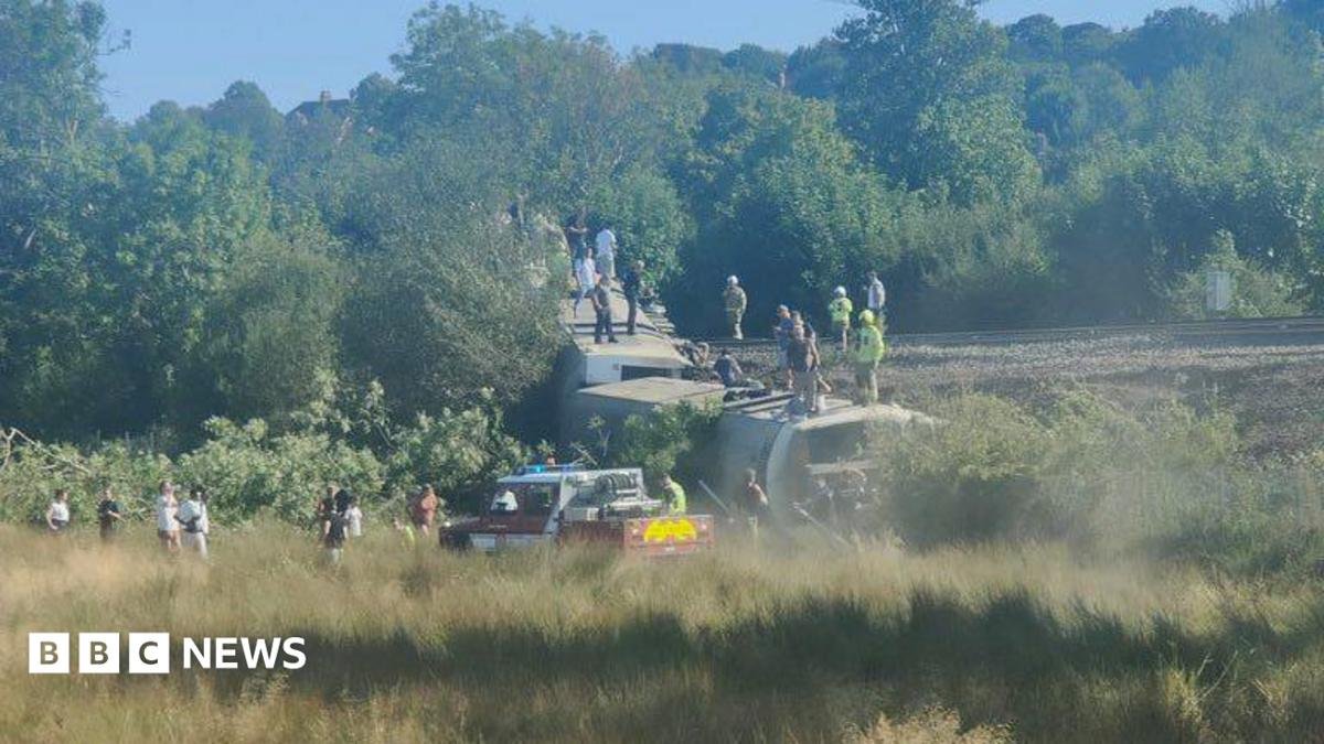 Southern train derails in Lewes in East Sussex