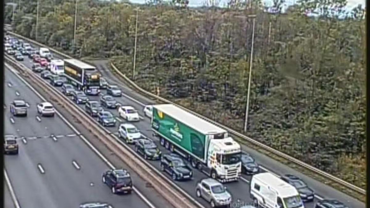 M60 traffic RECAP: Motorway lanes shut after crash with long delays