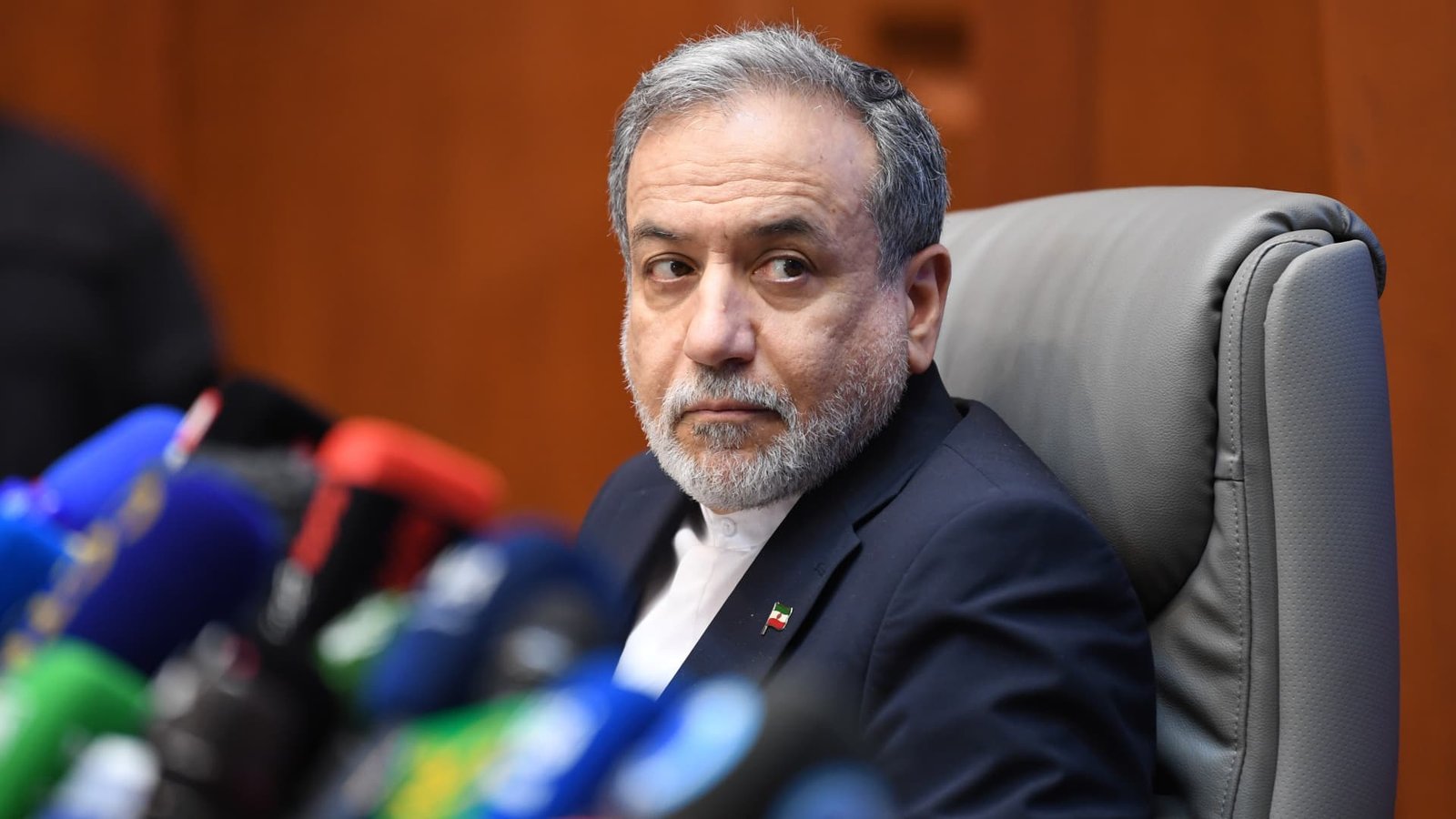 Iran calls for countries to defy U.S. sanctions, pushes for diplomacy