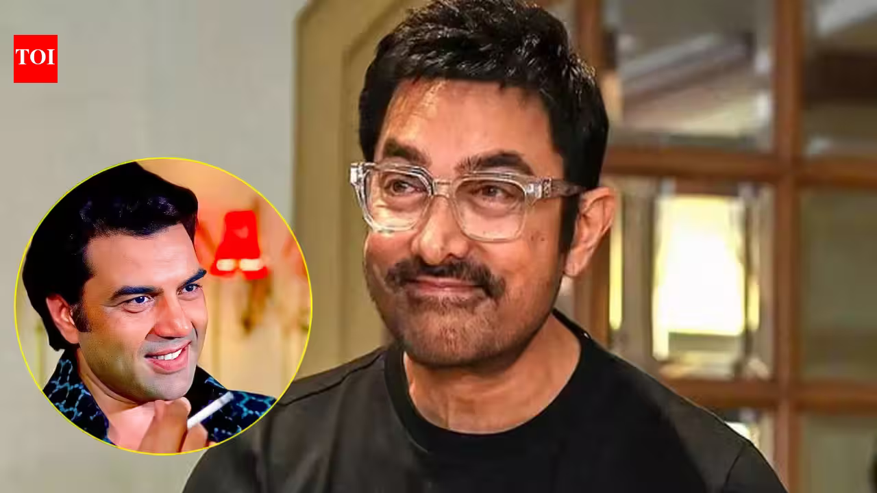 'Dharam ji ka haath faavde ki tarah tha': Aamir Khan recalls shaking hands with Dharmendra for the first time and his massive hands saying he got 'scared' while working as an assistant director