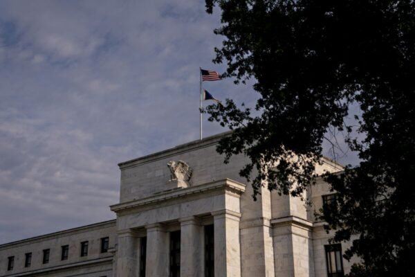 Bond Traders Keep Cointoss Wager on September Fed Hike Post-CPI