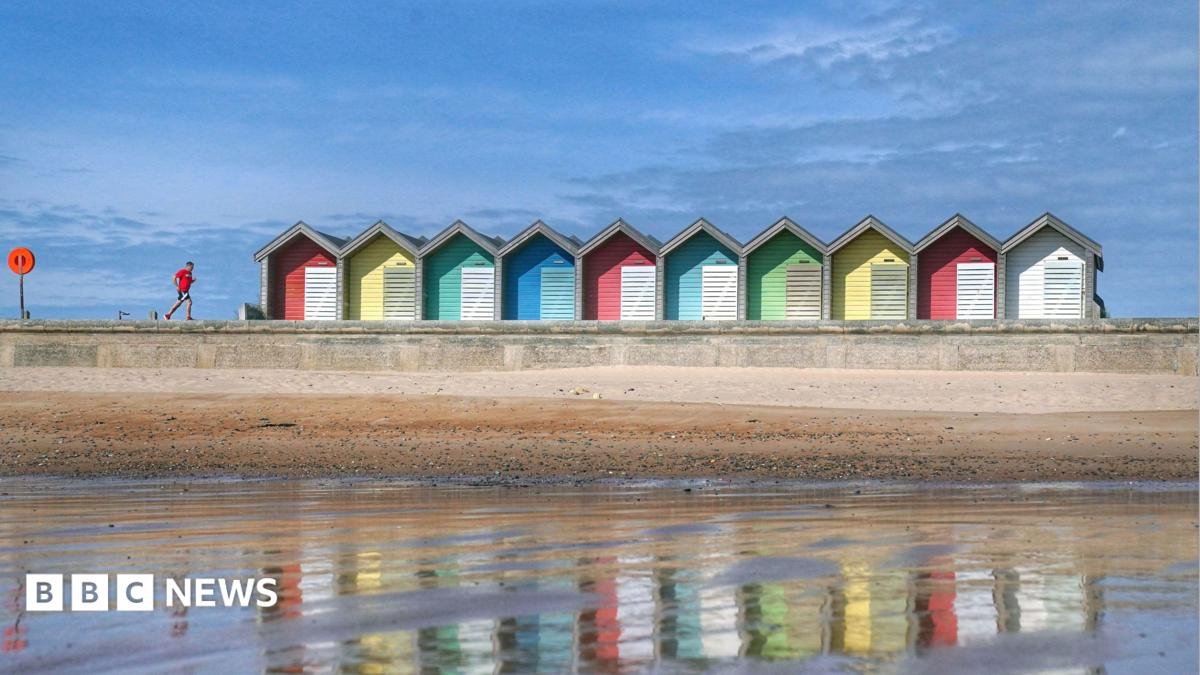 Blyth beach advice against bathing as oil spill investigated