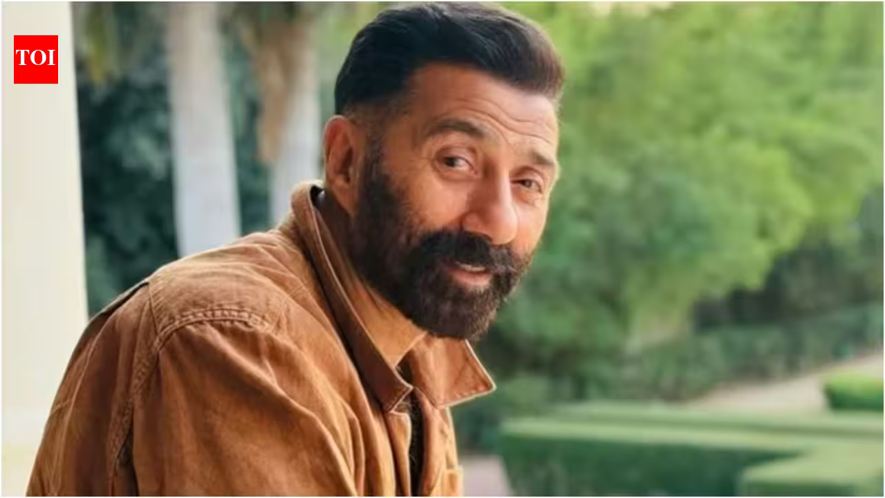 Sunny Deol channels his inner Jack, recreates ‘Oggy and the Cockroaches’ line 'Oye main papa hoon, duniya ka papa' in style