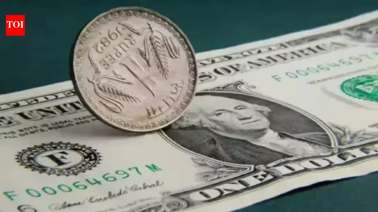 Rupee falls 17 paise to 95.59 against US dollar as FCNR swap deadline weighs down sentiment