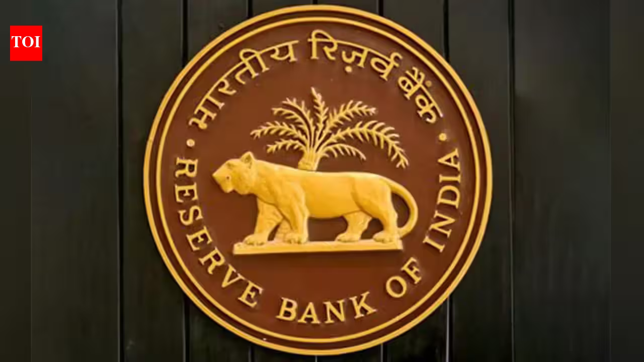 Sabse bada rupaiya: Rs. banknotes beat $, € in circulation