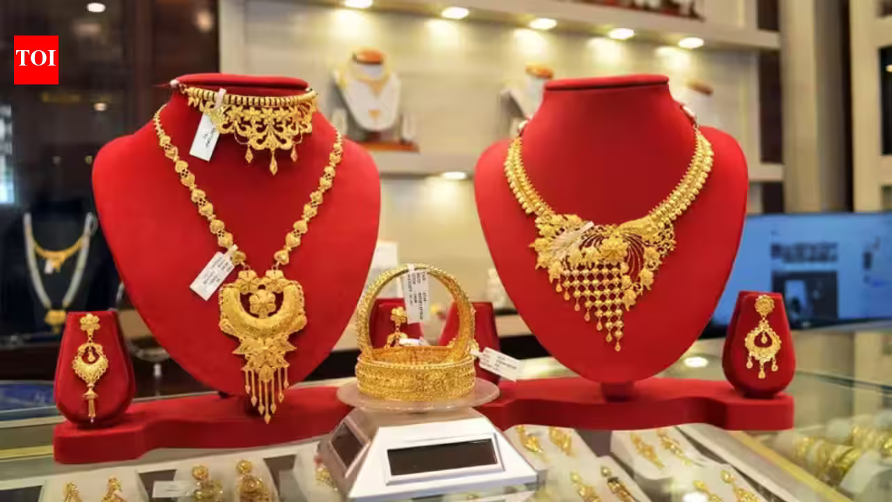 Gold, Silver Rate Today Live Updates: Gold edges higher as yields ease, markets await fed minutes amid Iran tensions