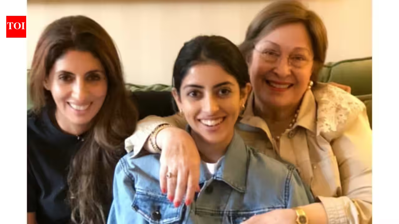 Amitabh Bachchan's granddaughter Navya Nanda credits her 'dadi' Ritu Nanda for being an inspiration to pursue entrepreneurship, talks about women empowerment: 'When it comes to equality..' | Hindi Movie News