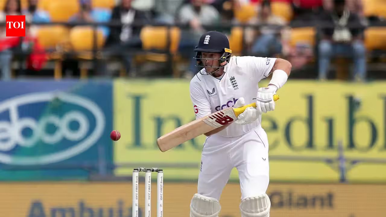 England 112/2 in 25.0 Overs