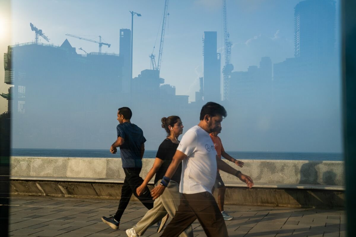 Global Credit Giants Lose Ground to Homegrown Rivals in India