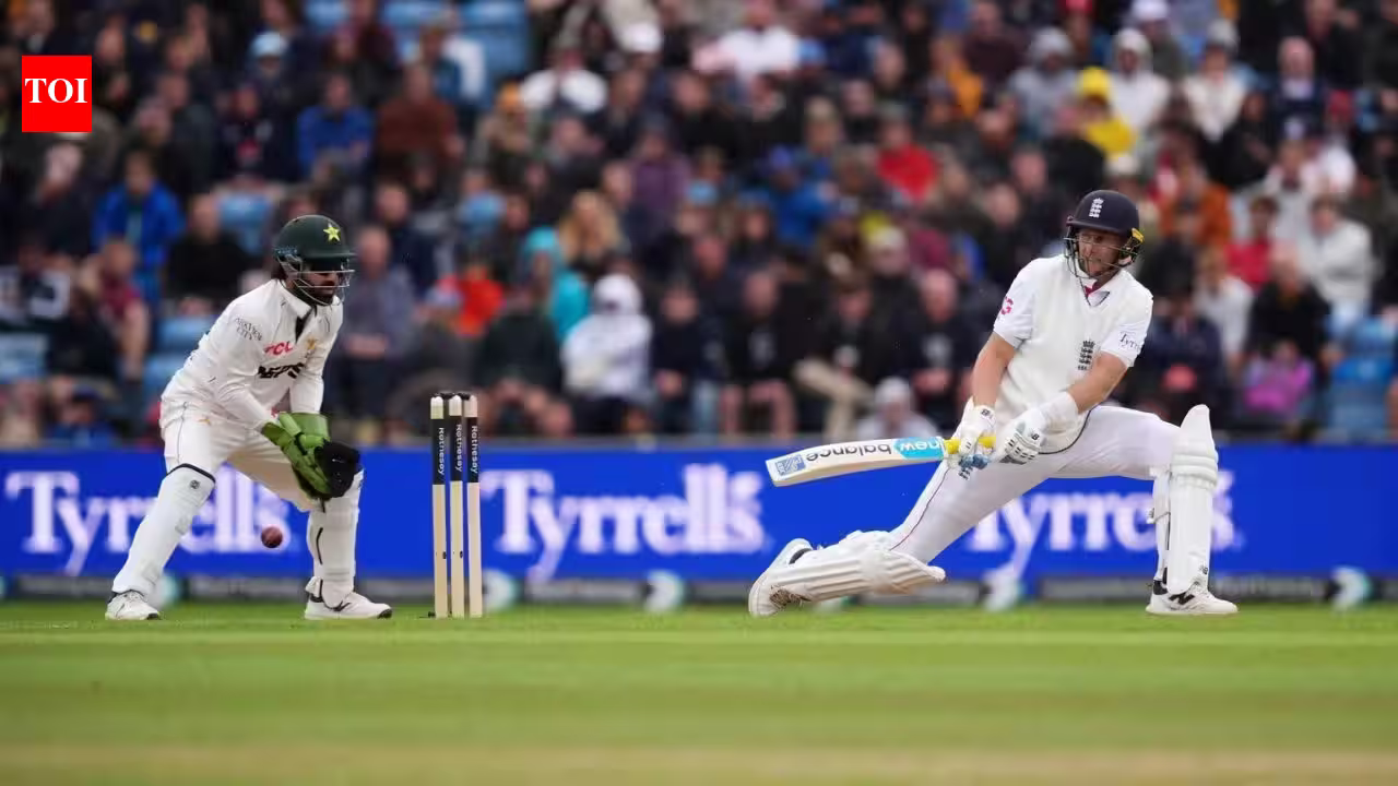 195-run lead! Joe Root's England leave Pakistan on the ropes at Headingley after day 2 | Cricket News