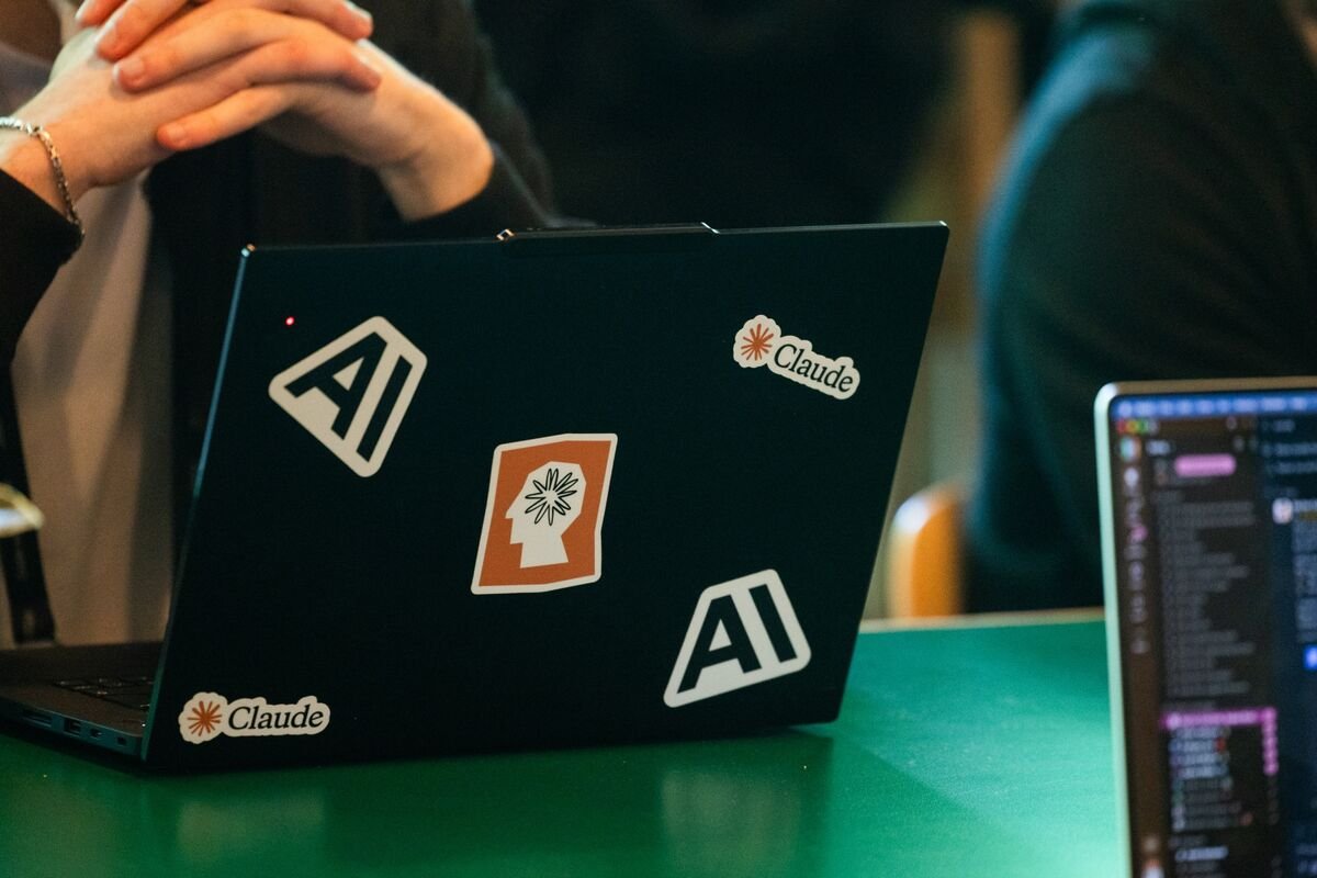Anthropic Taps Google Chip Veteran as Part of Push Into Hardware