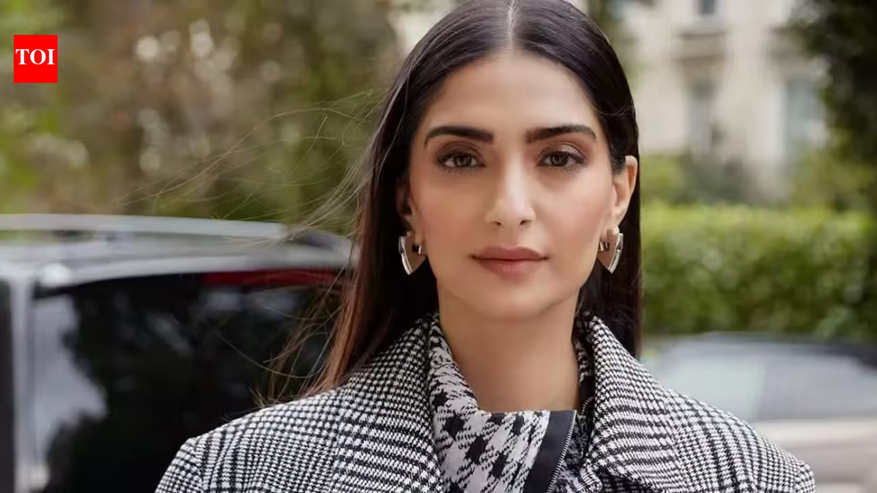 Sonam Kapoor REACTS to notices issued to 722 Mumbai auto and taxi drivers over Marathi language test | Hindi Movie News
