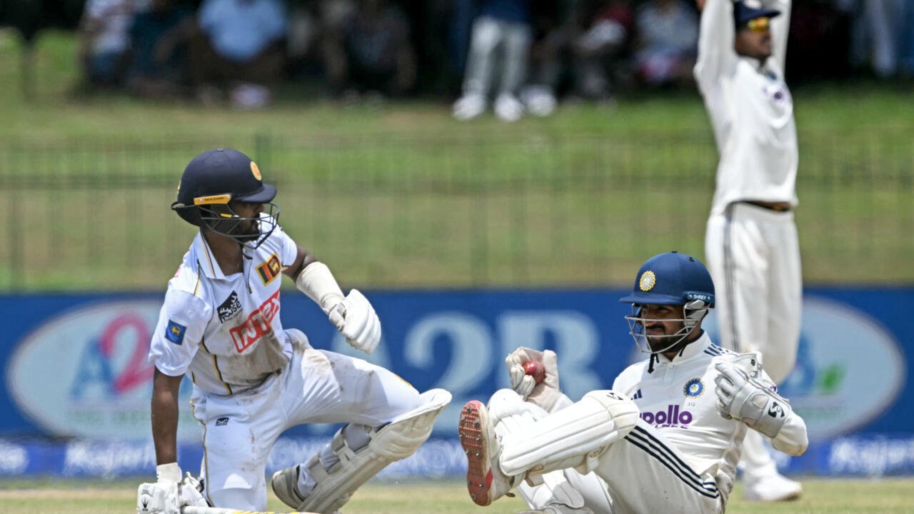 Sri Lanka trail India by 238 runs in second Test