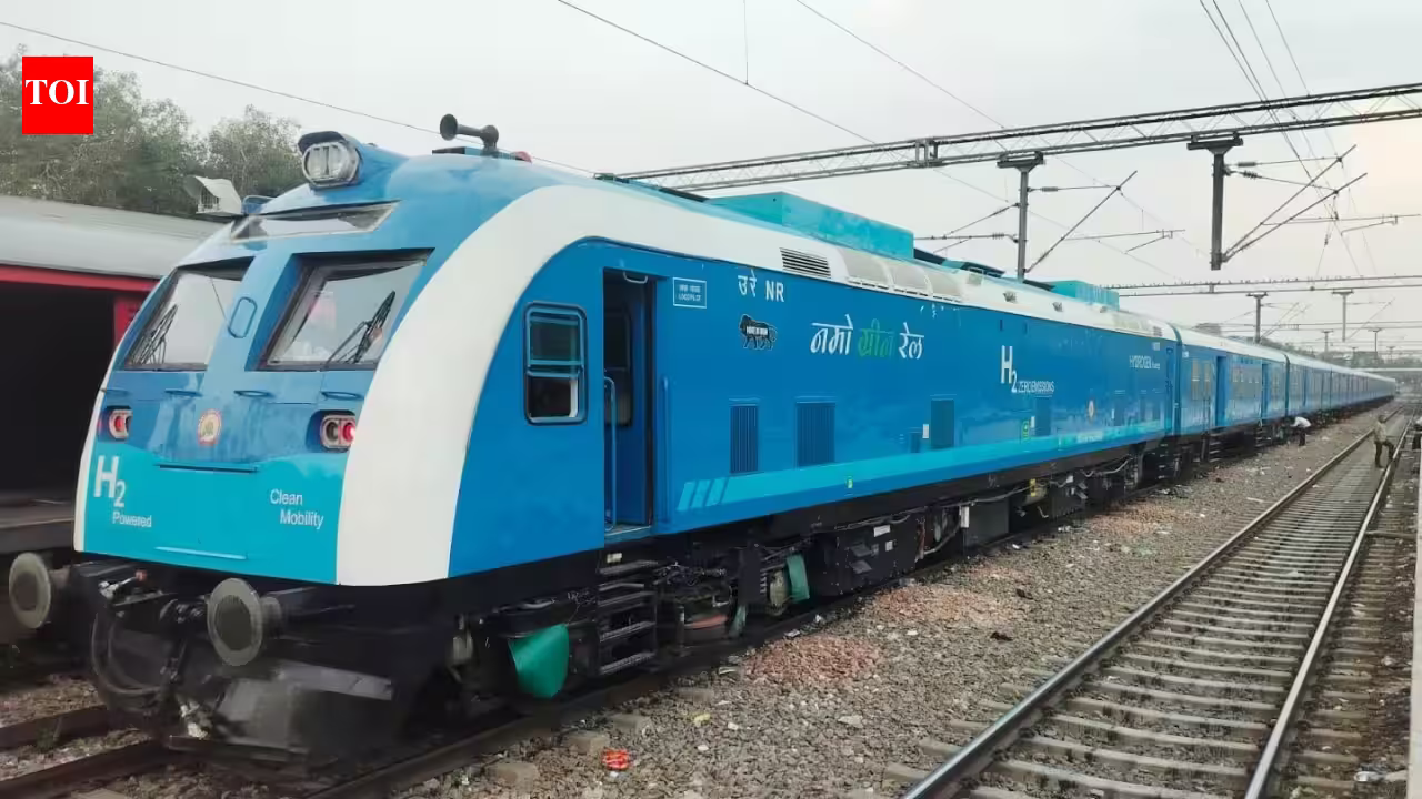 Emitting only water vapour, India’s 2,400-kW hydrogen train is the world’s most powerful; within days of launch it travels 6,00 km and reduces carbon dioxide emissions by 36,444 kg