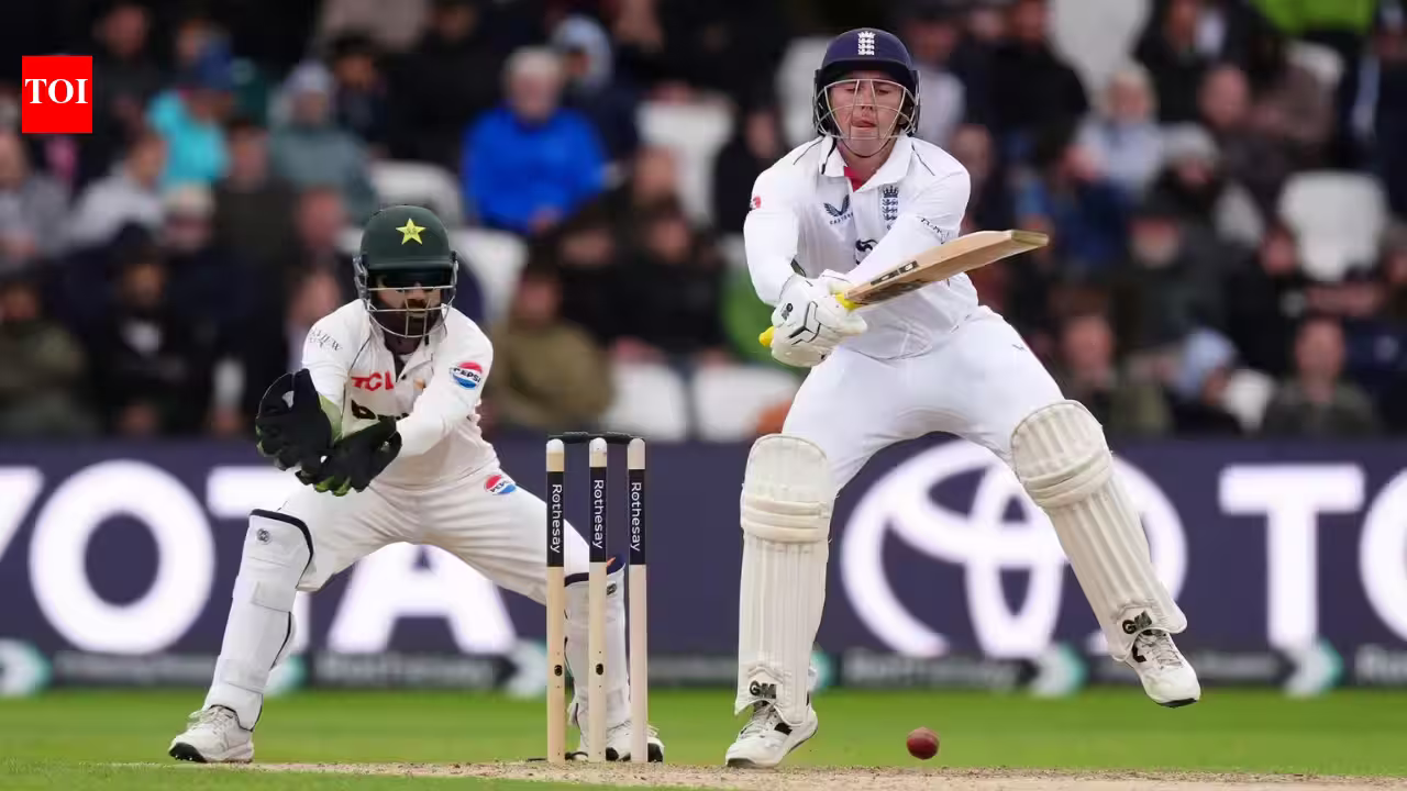 England 190/9 in 52.1 Overs