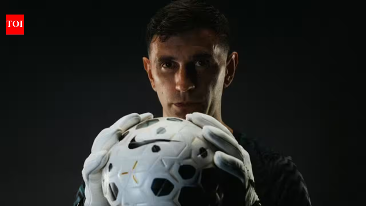 Chelsea land two-time world’s best goalkeeper Emiliano Martinez on three-year deal | Football News