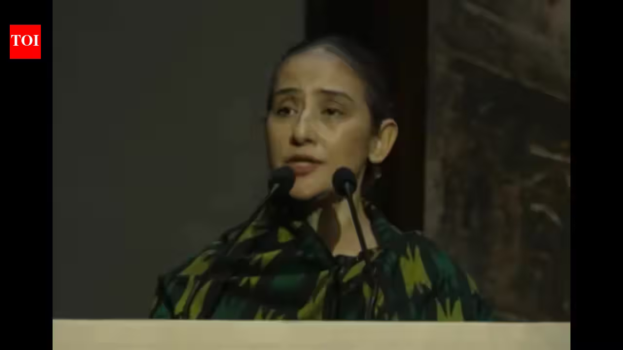 Manisha Koirala holds back tears as she talks about Nepal floods, urges the internationl community to help by not cutting down on tourism: 'Can the pain not be lessened? Please, God' | Hindi Movie News