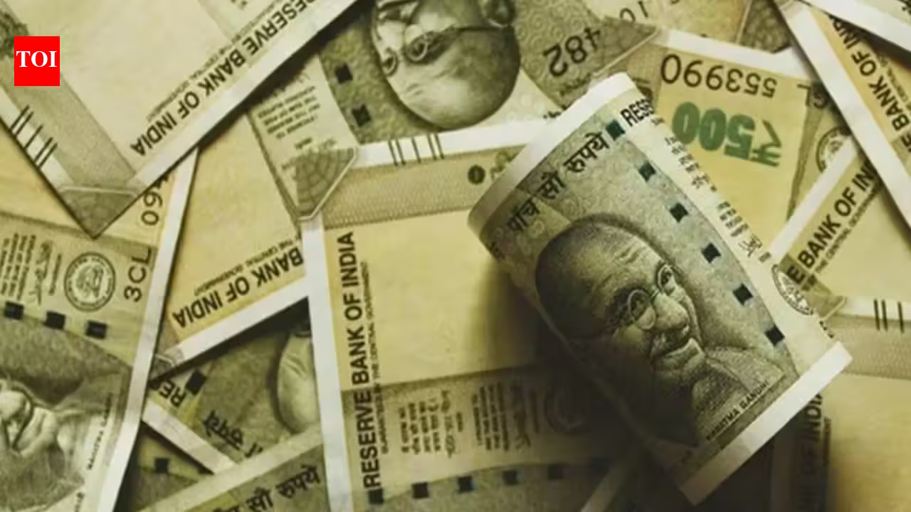 Rupee falls 13 paise to 95.56 as crude rises, Fed hike bets strengthen dollar