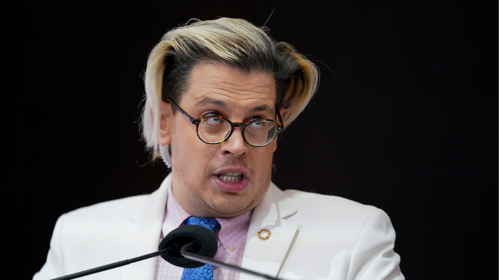 Milo Yiannopoulos, far-right British commentator, detained by ICE