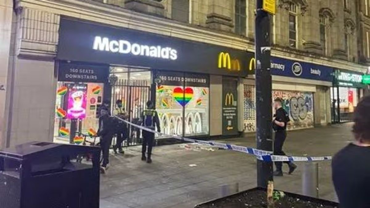 Police issue update on Piccadilly Gardens incident as cordon put in place