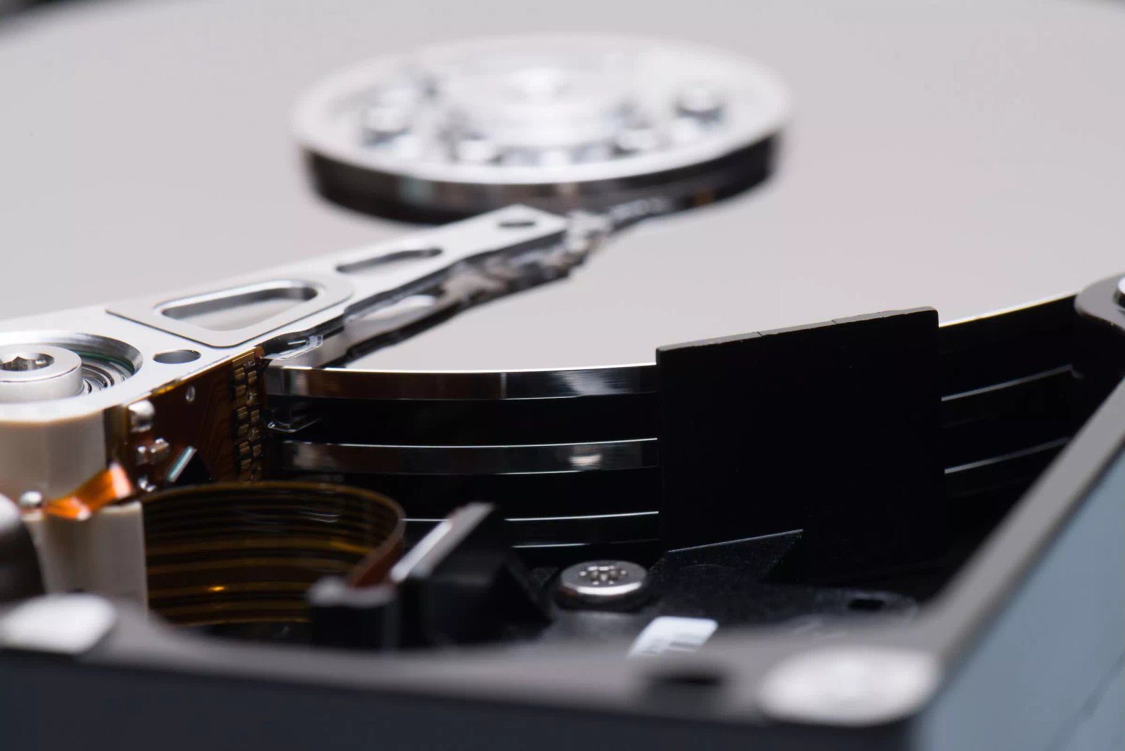 New study finds HGST, WD hard drives fail less often than Seagate and Toshiba