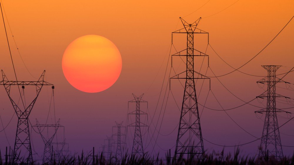 India Lets Delayed Renewable Projects Pay to Keep Grid Access