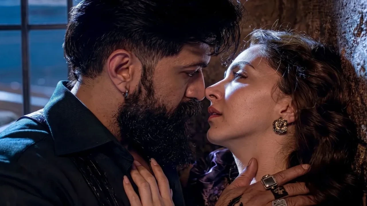 Toxic (Hindi) Advance Booking Box Office: Yash and Kiara Advani starrer sells 104K tickets in top National Chains, targets BANGER start
