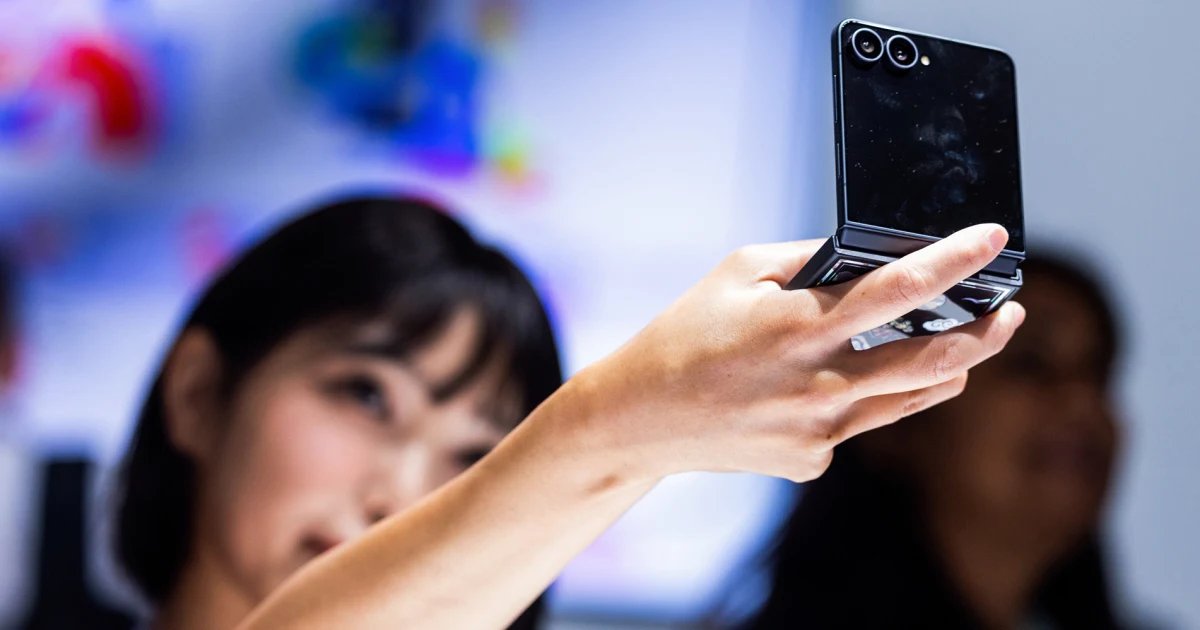 Google, Samsung, Apple fight for foldable phone market