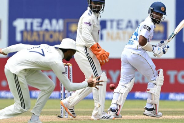 India take control of Galle Test as Sri Lanka slump to 99-5