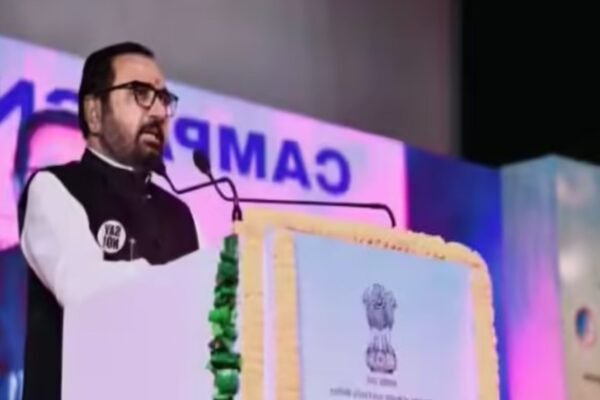 Prataprao Jadhav calls for wider use of Hindi for public outreach