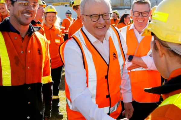 Australia’s largest aluminium smelter to run on renewables by 2033 after Rio Tinto strikes $2.5bn taxpayer bailout deal | Rio Tinto
