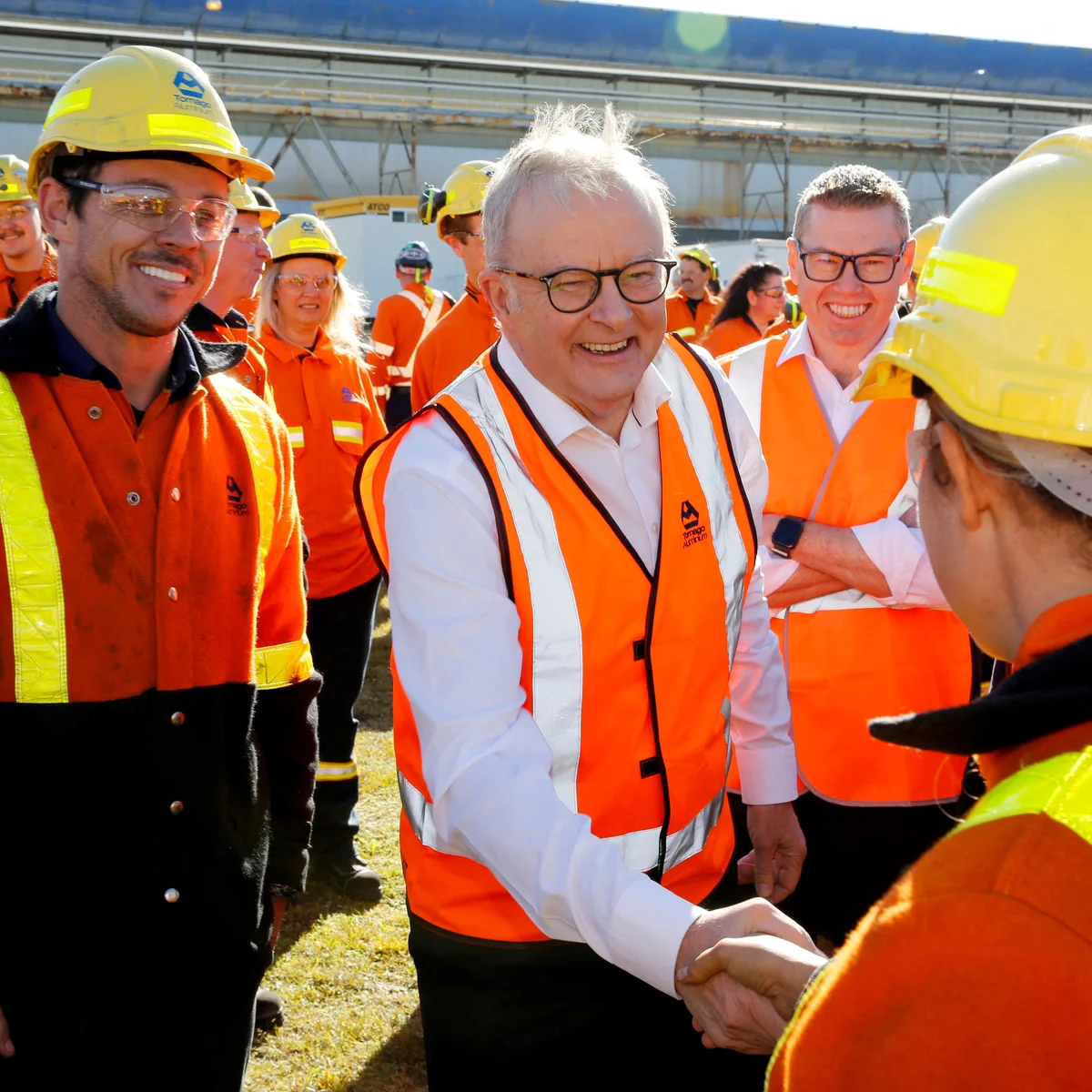 Australia’s largest aluminium smelter to run on renewables by 2033 after Rio Tinto strikes $2.5bn taxpayer bailout deal | Rio Tinto