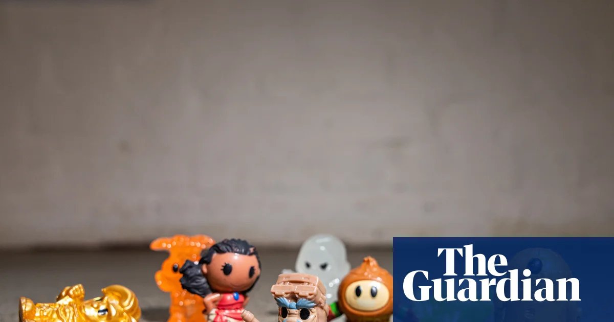 Woolworths’ Ooshies craze causes Coles sales slump with parents shopping at rival supermarket to collect toys | Coles