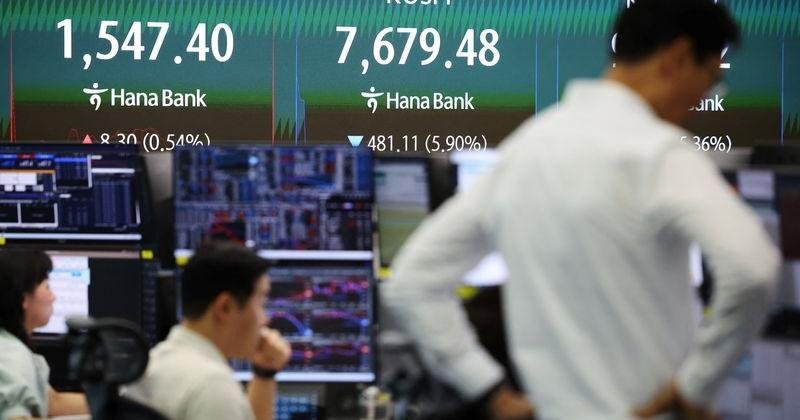 Asia markets tumble as tech rout deepens