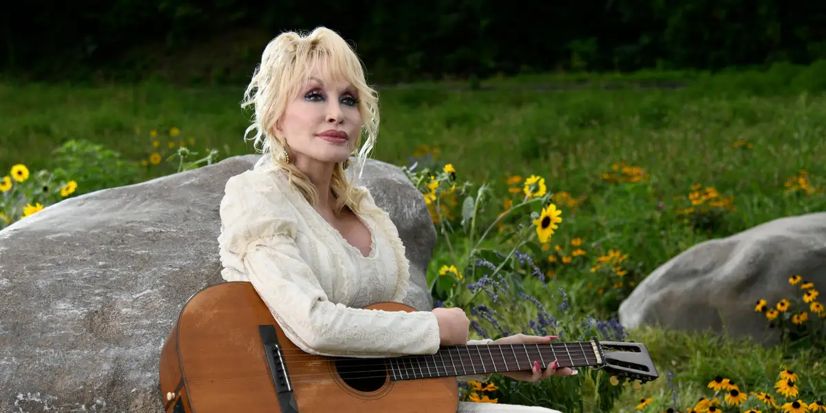 Dolly Parton's Death Prompts Rare National Flag Tribute