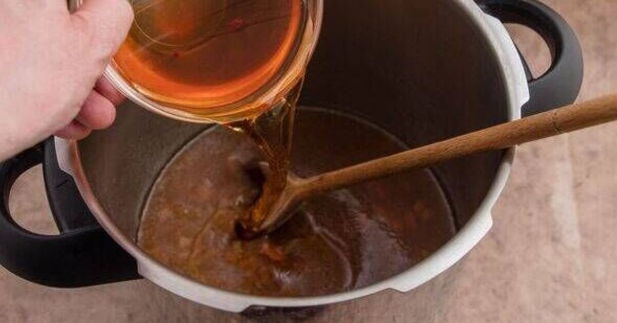 I asked chefs how to make gravy taste better and they all gave the same advice