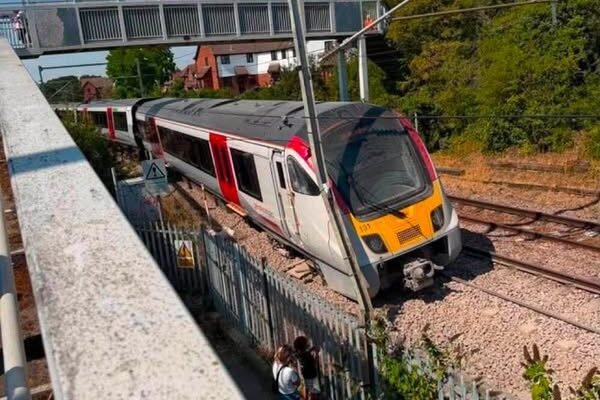 BREAKING 🚨 Second train derails...