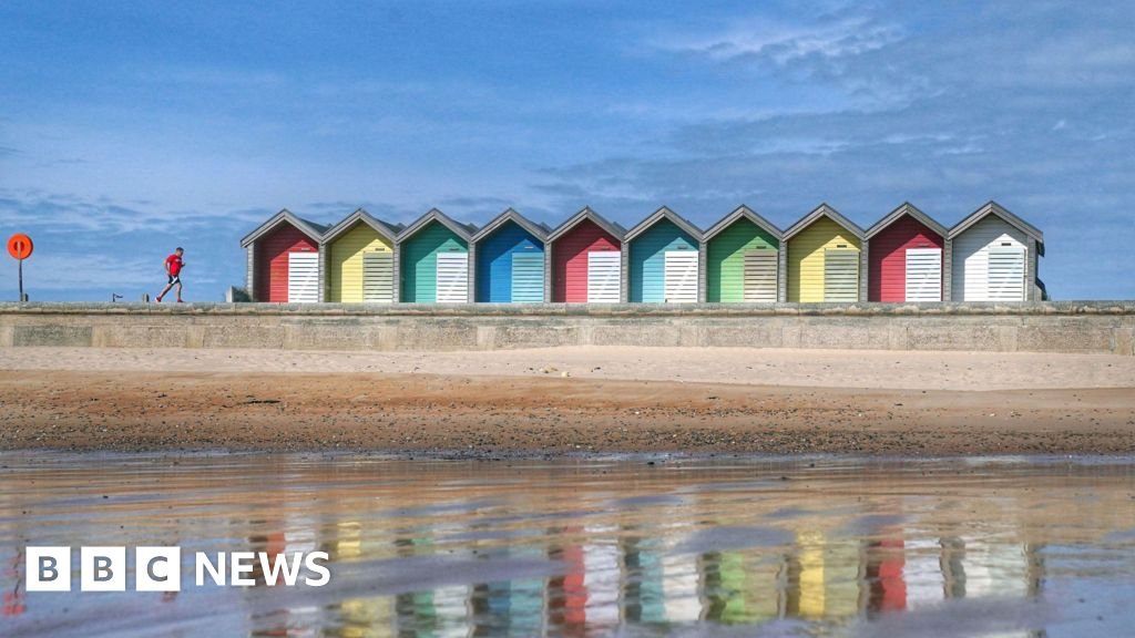 Blyth beach advice against bathing as oil spill investigated