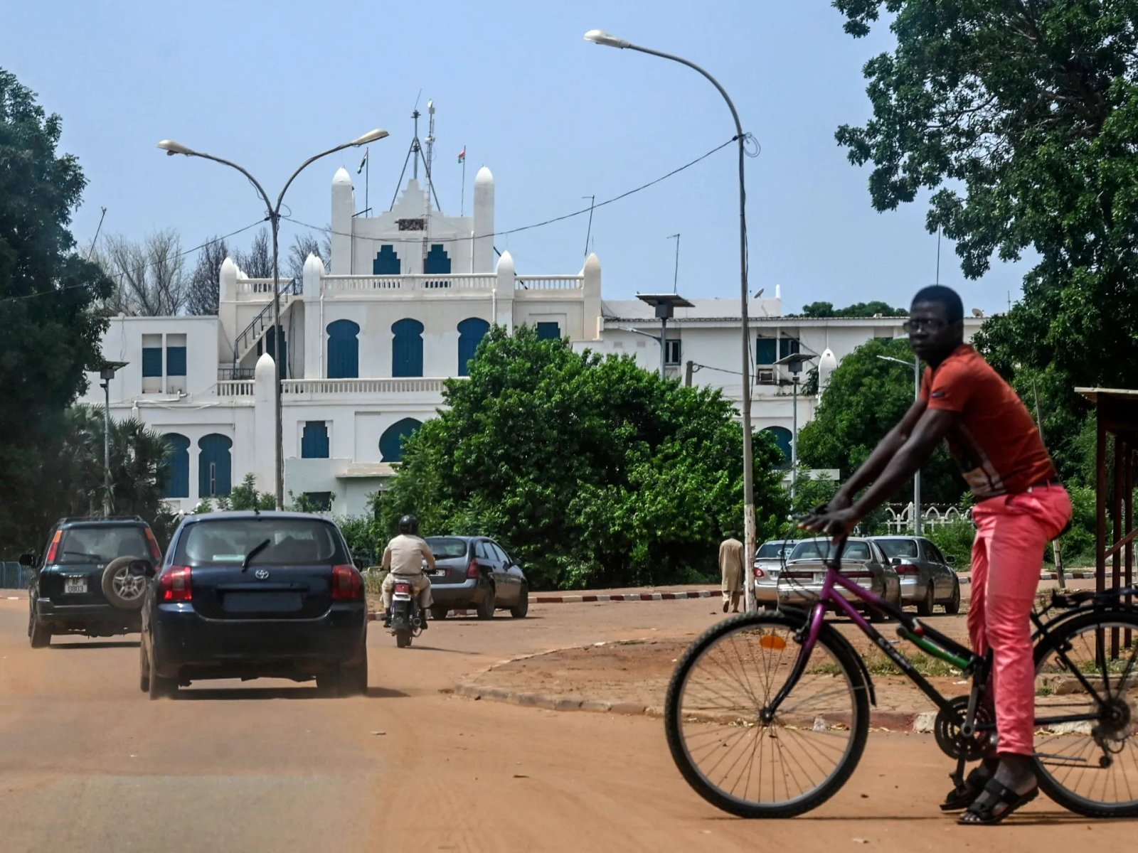 Gunfire, blasts heard in several areas of Niger capital Niamey | Armed Groups News