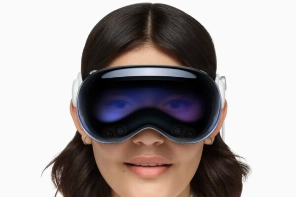 Apple is reportedly cutting hundreds of jobs from Siri, Vision Pro teams