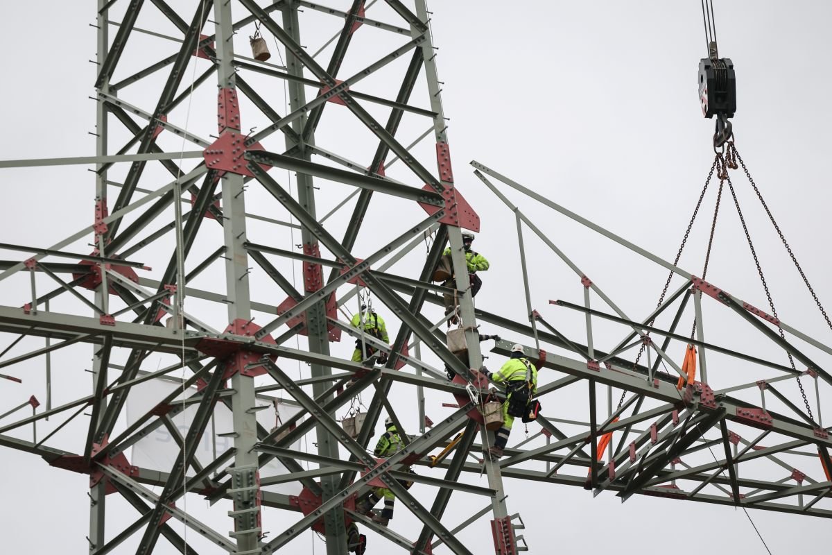 Brussels backs grid regulator in clash with capitals
