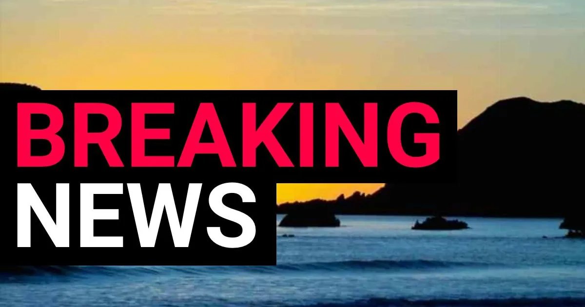 Teenage boy still missing after being swept out to sea off Welsh coast | News UK