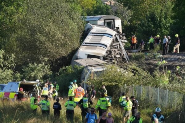 Train derailment: Passengers with 'head injuries' after derailment near East Sussex | News UK