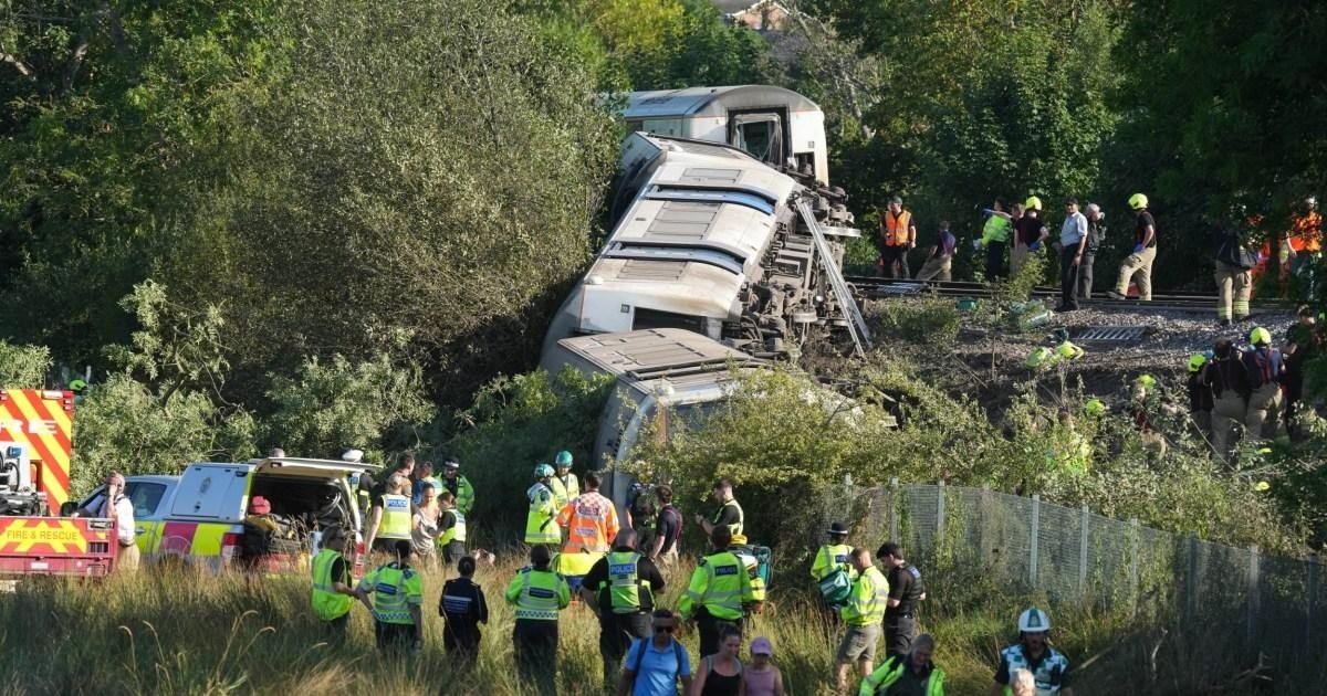 Train derailment: Passengers with 'head injuries' after derailment near East Sussex | News UK