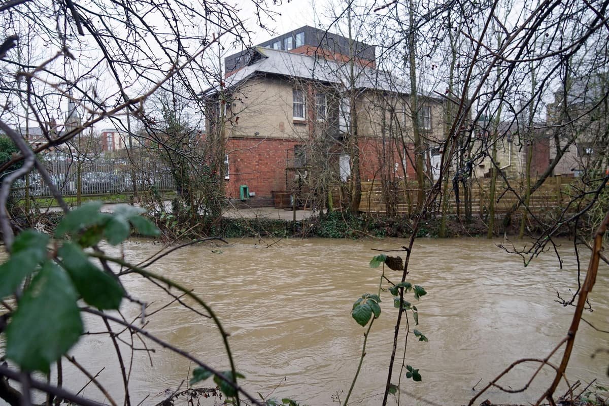 Derbyshire weather: Flood alerts issued for rivers in Chesterfield and Derbyshire – as Environment Agency warns that heavy rain may impact area