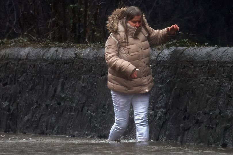 Environment Agency warns of 16 flood alerts as one month's rainfall to batter part of UK - see full list