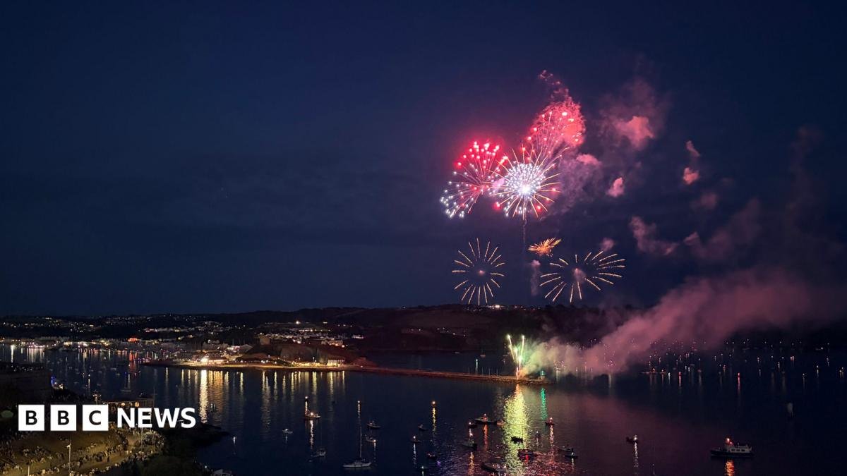 British Fireworks Championships light up Plymouth sky