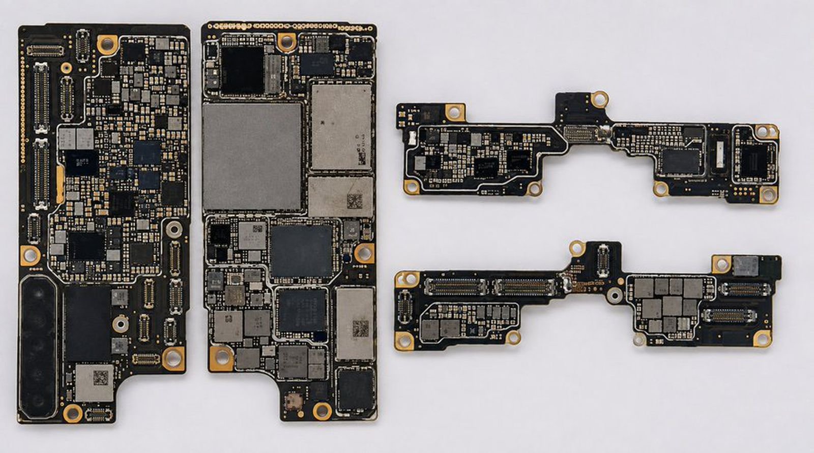 Alleged Foldable iPhone Motherboard Photos Surface Online
