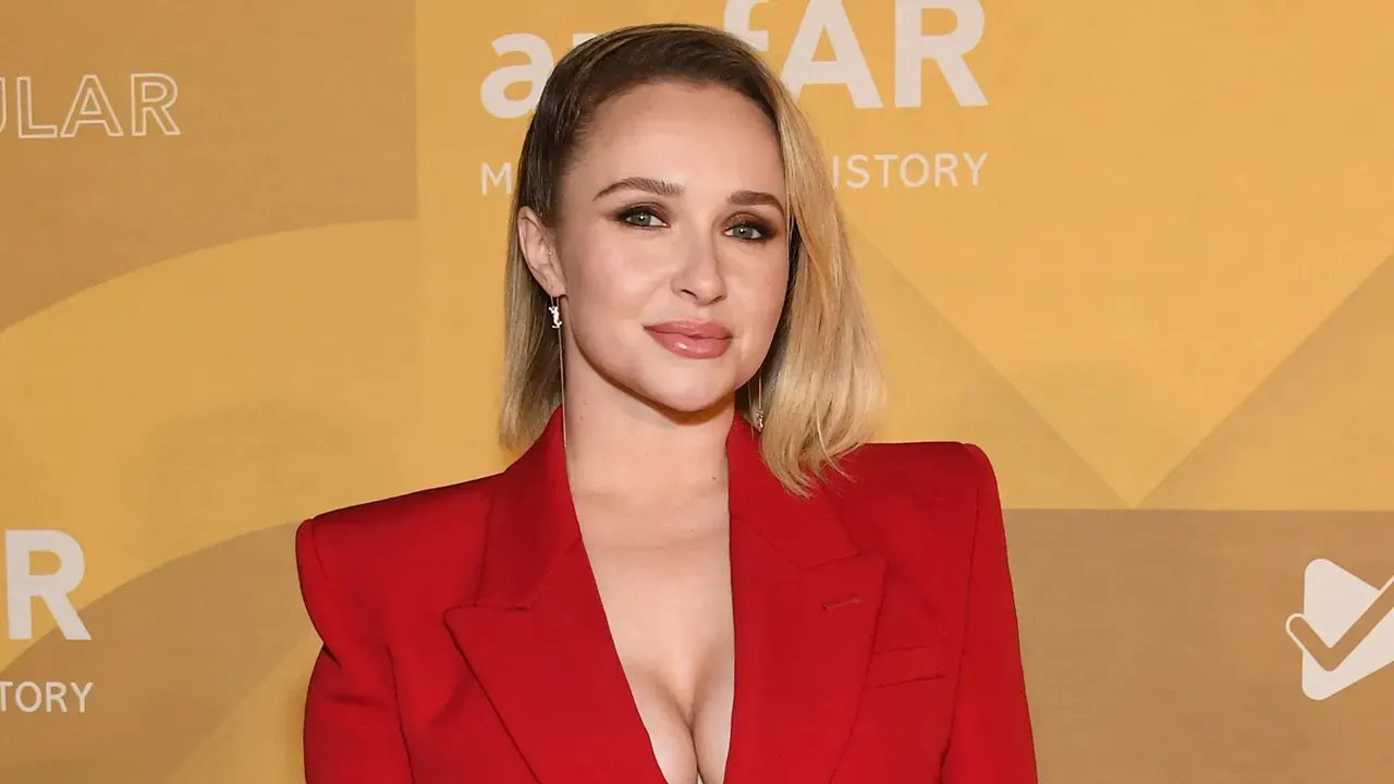 Neutrogena apologizes to Hayden Panettiere over PPD sponsorship snub